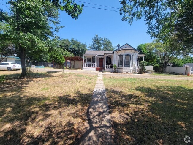 Building Photo - Elegant 3 Bedroom 1 Bathroom Home located ... Unit NewB SAC T 9081