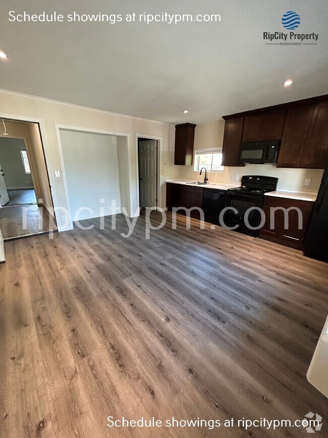 Building Photo - Beautiful studio apartment in downtown Hil... Unit #3