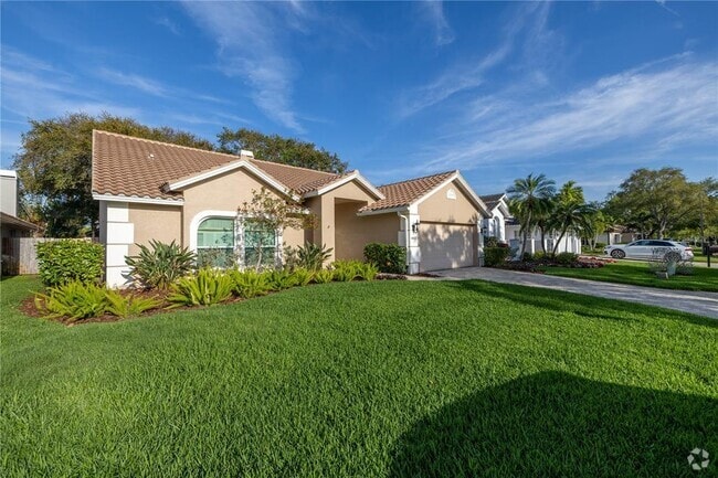 Building Photo - 4832 Queen Palm Terrace NE Rental