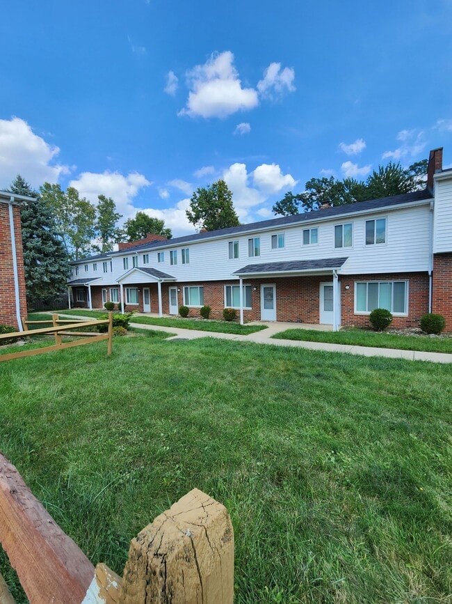 Building Photo - 3 Bedroom For Rent in Seven Hills Unit 111 E. Sprague