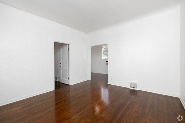 2BR, 1.5BA - 675SF - Living Room