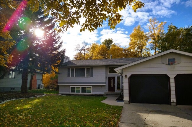 Photo - Stylish & Turnkey Furnished 2-BR Daylight ...