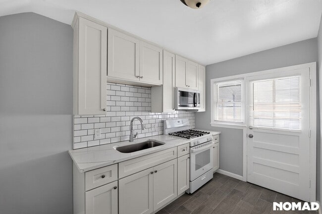 Photo - 2229 Redthorn Rd