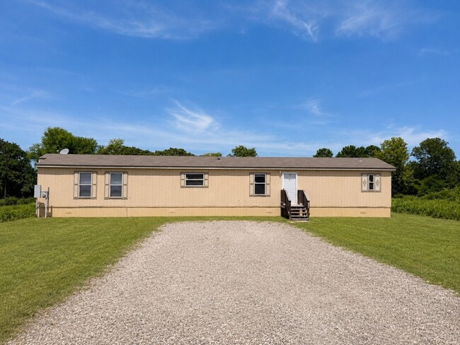 Building Photo - 15704 Country Way