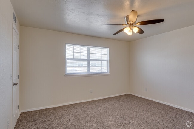 *REMODELD* 2BR, 1-1/2BA - 1200SF