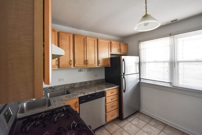 Photo - 3055 N Racine Ave Unit M06B