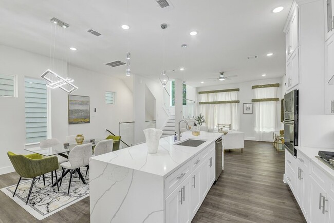 Photo - 6713 St Augustine St