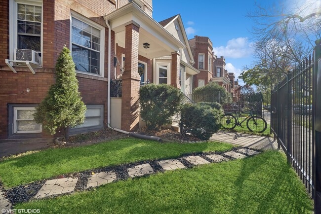 Photo - 2439 N Harding Ave Unit 2R