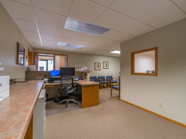 222 E Main St Unit 1