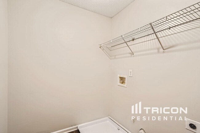 Photo - 5869 Black Top Way