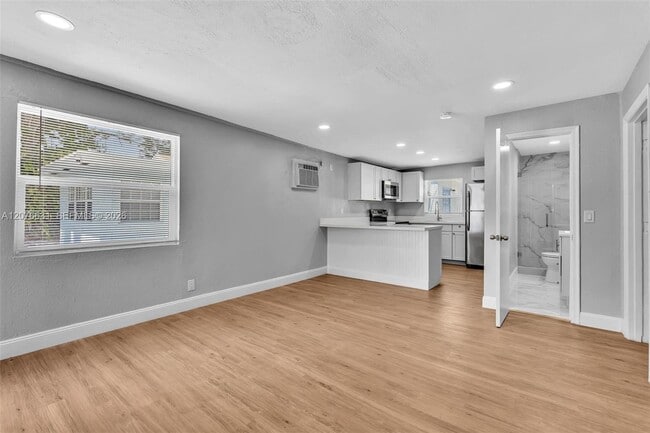 163 NW 40th St Unidad N