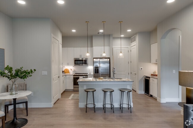 2BR, 2BA- 1104SF