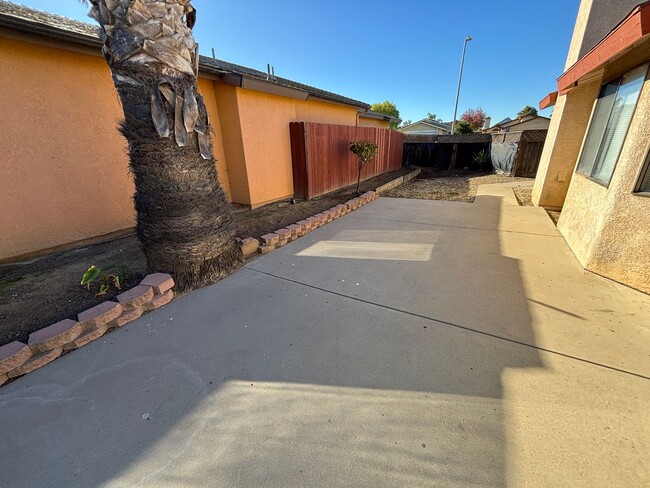 Photo - 1912 N Western Ave