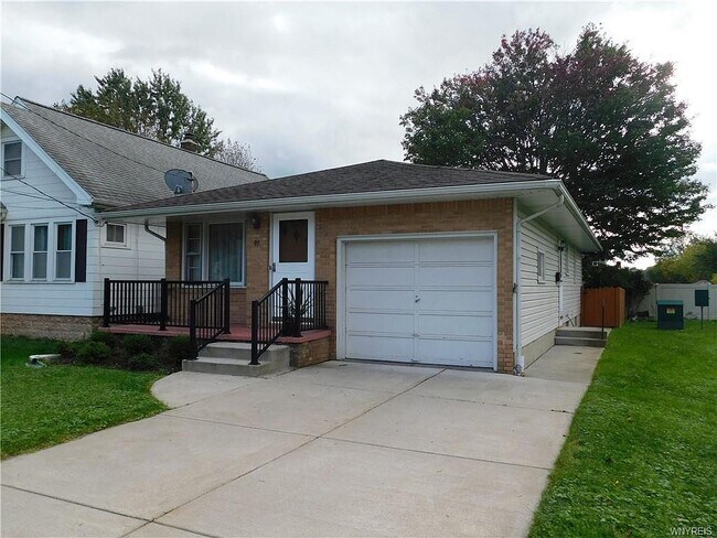 Photo - 95 Manhasset St