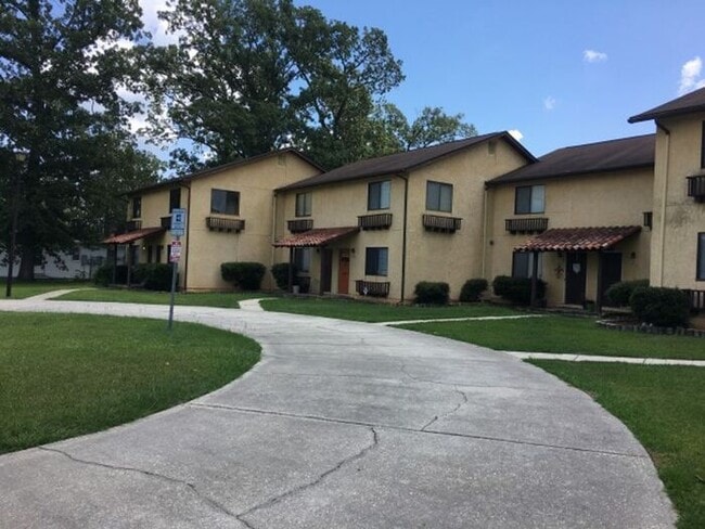 Building Photo - 2823 Breezewood Ave