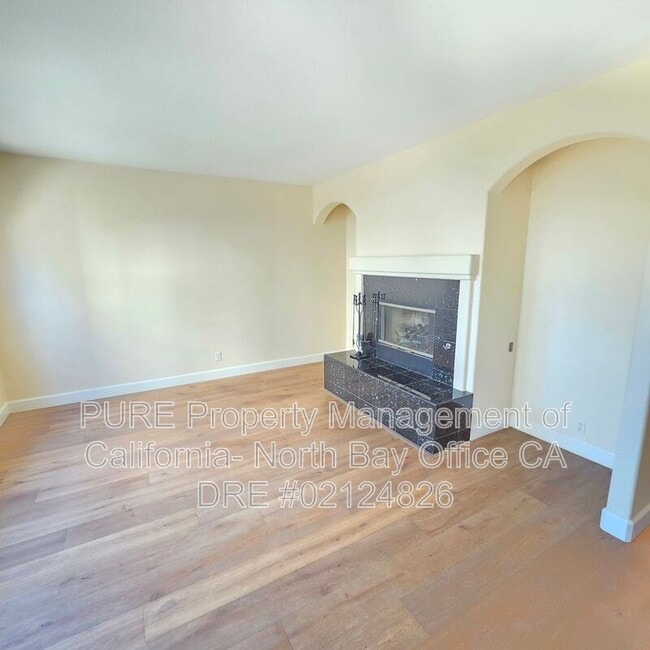 Photo - 565 Jorgensen St