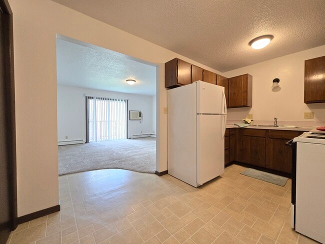 2 bed, 1 bath $929 - 1105 12th St