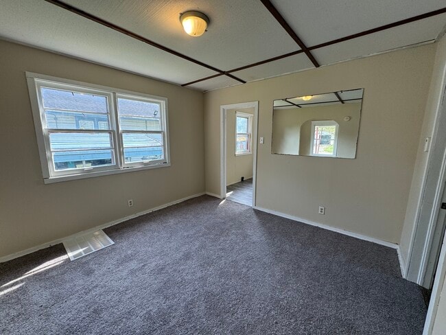 Photo - 124 N Beard St