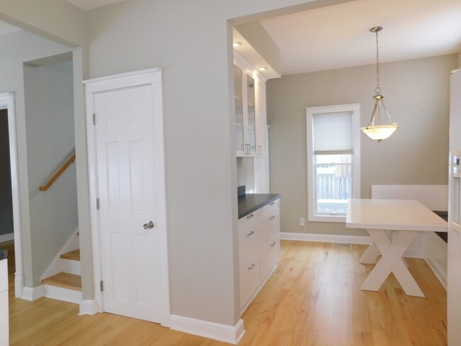 Photo - Welcoming Victorian with Modern Comforts *...