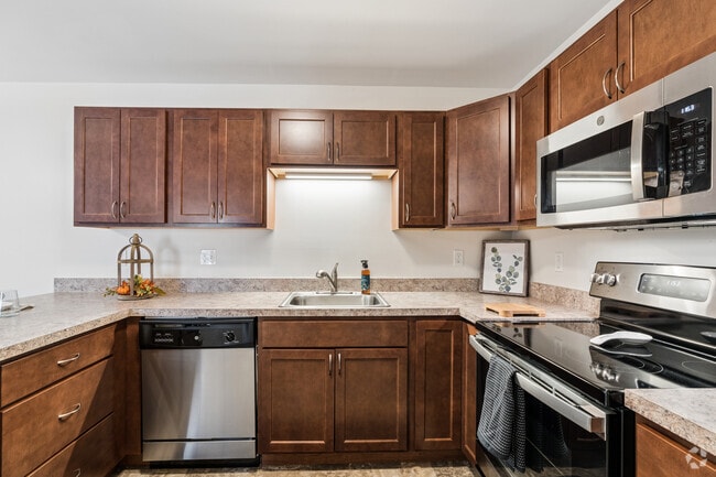 2BR, 1BA - 825SF - Kitchen