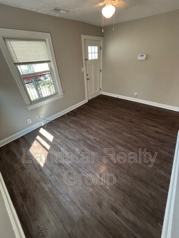 Photo - 3653 Henry Ave