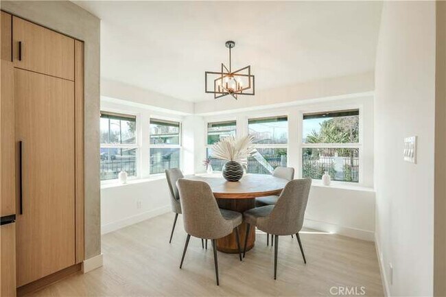 Photo - 18848 Collins St