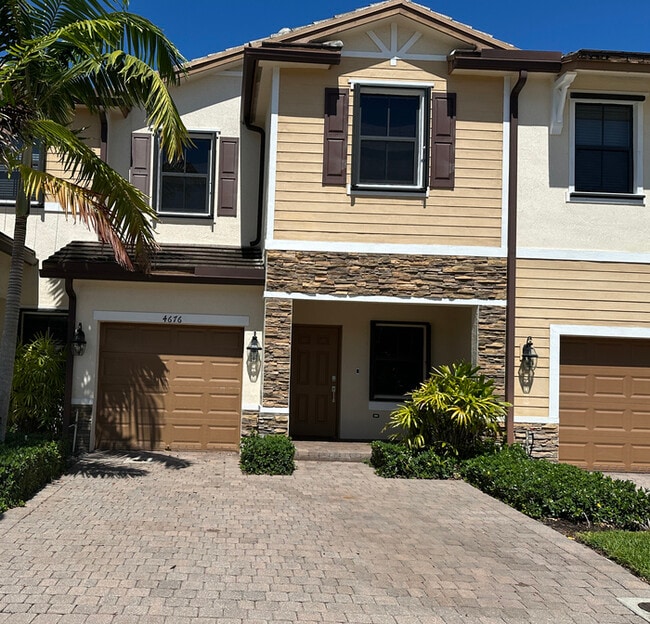 Building Photo - Stylish 3-Bedroom Home with Pool, Garage &...