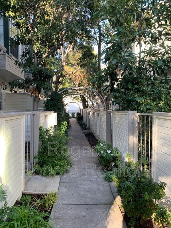 Photo - 988 Belmont Terrace Unidad #4