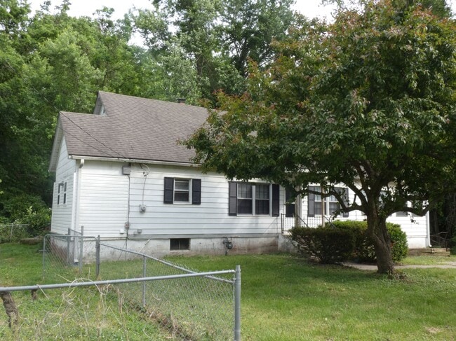 Building Photo - 4701 N Green Hills Rd