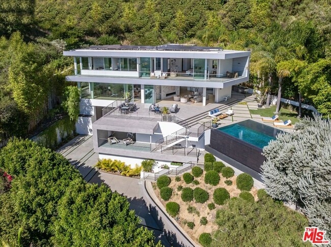 Photo - 1895 Rising Glen Rd