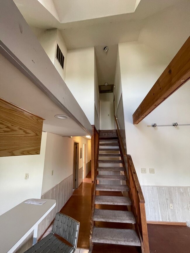 Building Photo - 194 E 14th Ave Unit D