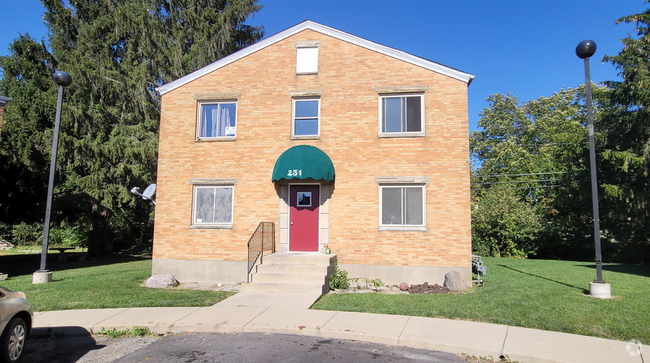 Building Photo - Beautiful studio Apartment Close to Wright... Unit 231 - C