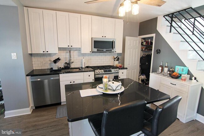 Photo - 6161 Lawnton St