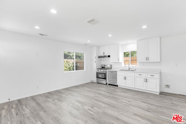 Photo - 7309 N Wilbur Ave