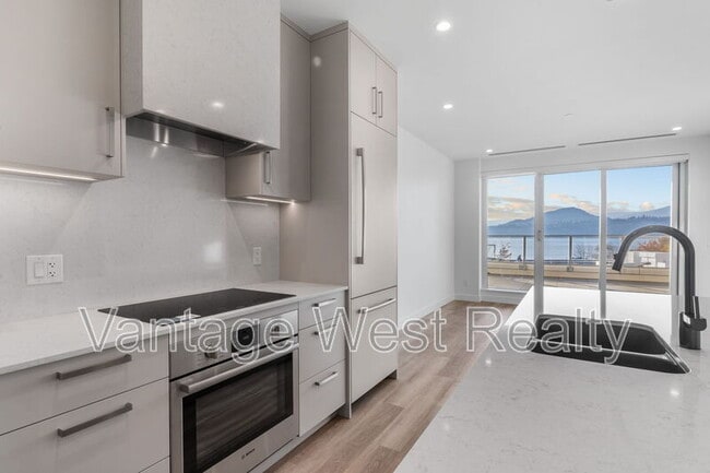 Photo - 3340-3340 Lakeshore Rd