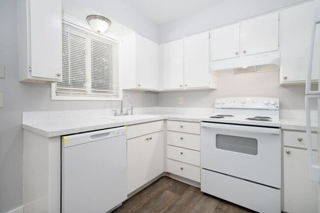 Photo - Remodeled 2 bedroom! $500 VISA GIFTCARD AT...