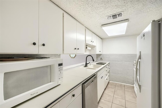 Photo - 6810 Thorncliffe Dr