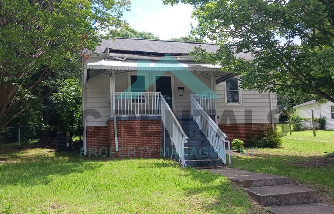 Photo - 1410 Maple St House