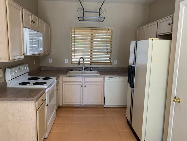 Photo - Wonderful 3 bedroom 2.5 bath home located ...