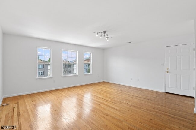 Photo - 184 Hillside Ave