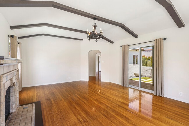 Living Room access to courtyard - 2207 E Mountain St