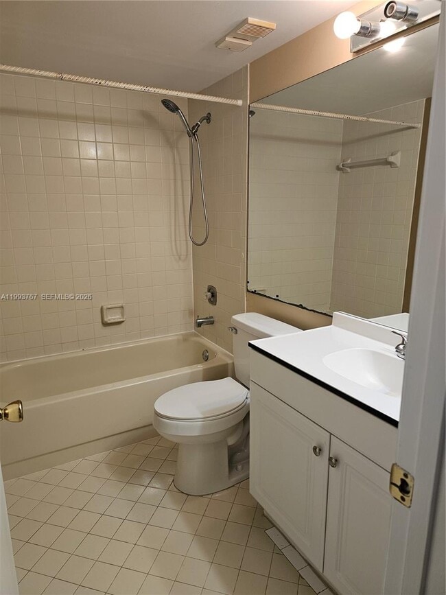 Photo - 114 Lake Emerald Dr Unit 409