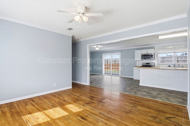 Photo - 105 Maxwell Dr