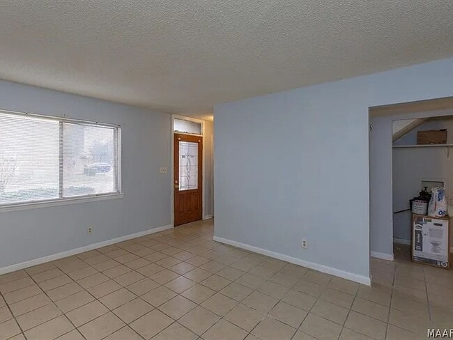 Photo - 548 Winston Dr