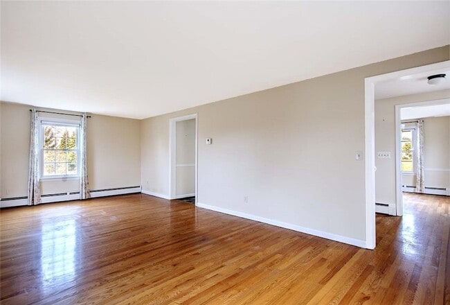 Photo - 12 Whalen Dr