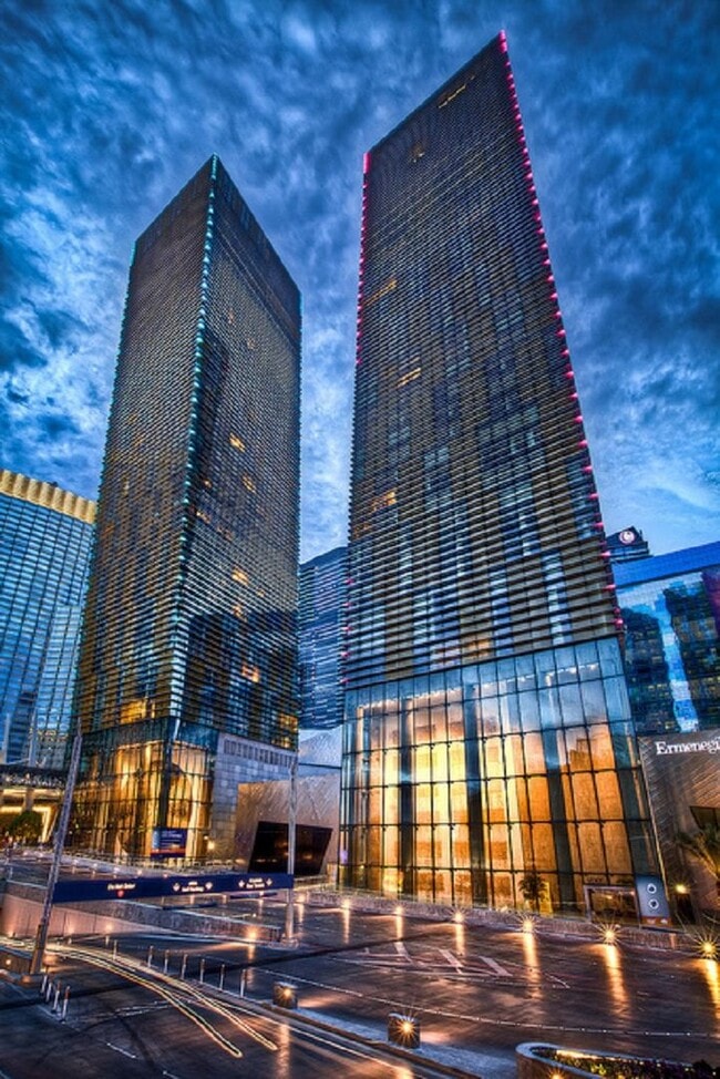 Building Photo - Beautiful Luxury High Rise Rental on Vegas Strip