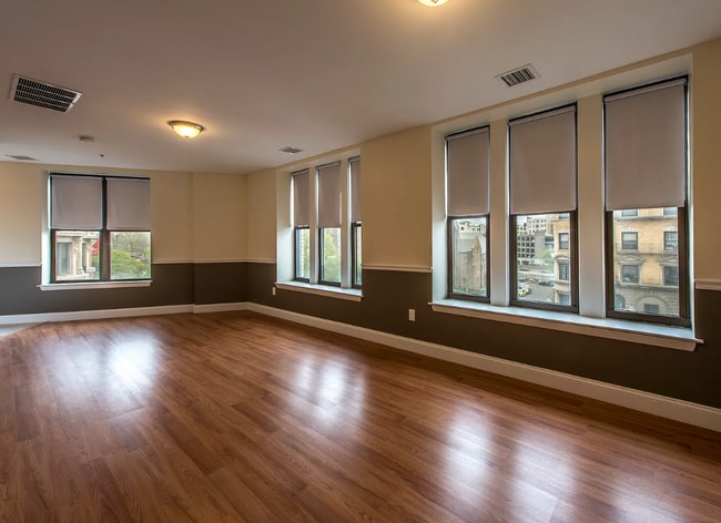 Building Photo - 1080 Boylston St Unit 33D Rental