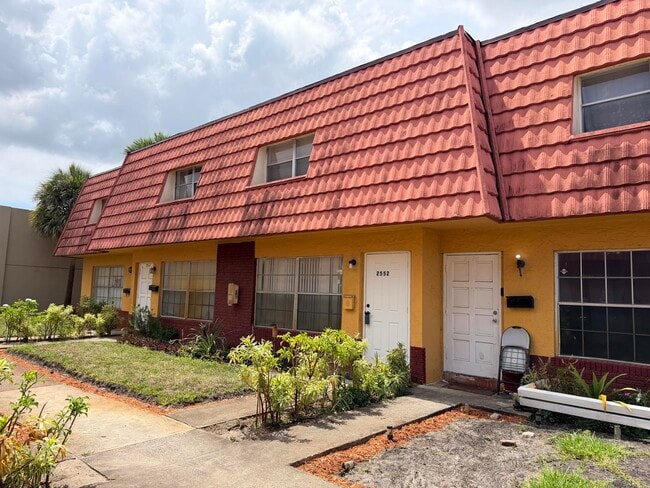 Building Photo - 2552 NW 52nd Ave