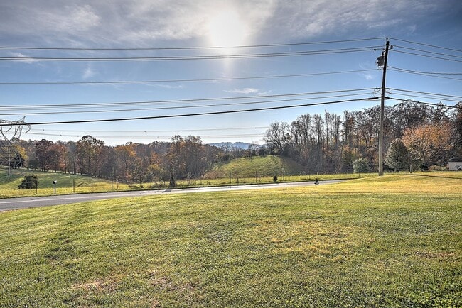 Photo - 3 Bedroom / 2 Bath Brick Home with drive under garage