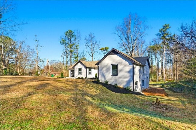 Photo - 1715 Crestline Dr NE